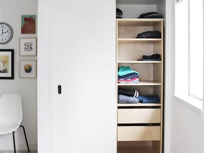 Surprise teen bedroom makeover with new closet organizer